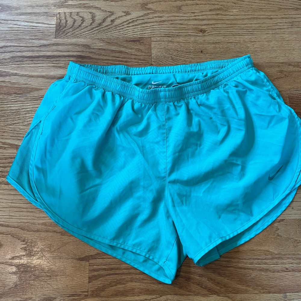 Nike Women's Tempo Dry Core 3'' Running Shorts, size medium (sea foam green)